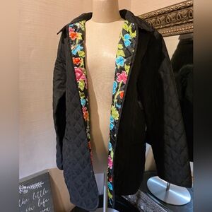 Vintage (Reversible) Black/Floral Quilted Patterned Lightweight Coat.